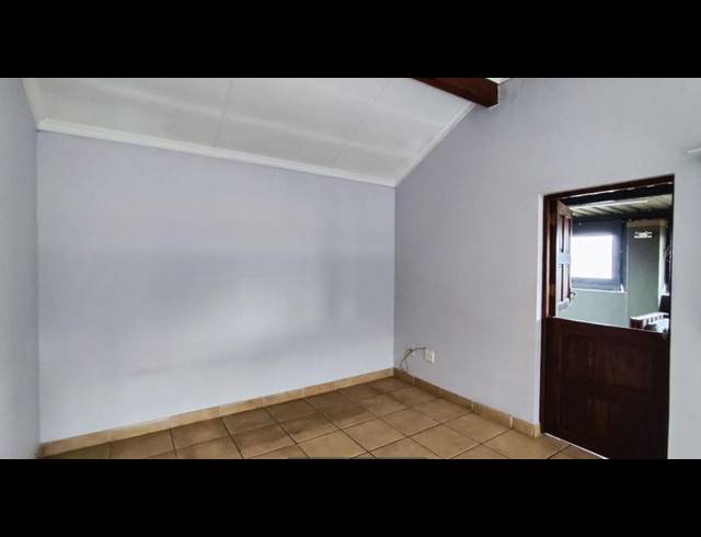 2 BEDROOM TOWNHOUSE FOR SALE IN CASTLEVIEW